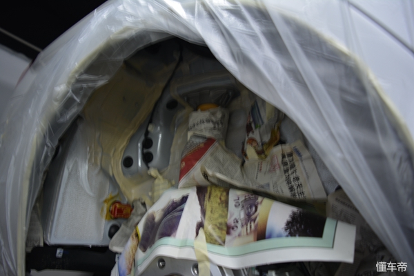 汽车底盘装甲的施工步骤是什么,喷的底盘装甲和装的底盘装甲区别