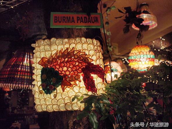 在泰国吃饭,临走时服务员竟然塞给我们一只套套?!