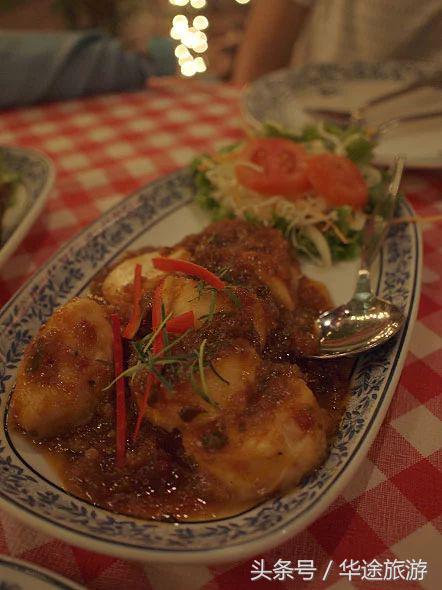 在泰国吃饭,临走时服务员竟然塞给我们一只套套?!