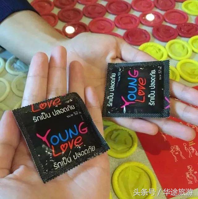 在泰国吃饭,临走时服务员竟然塞给我们一只套套?!