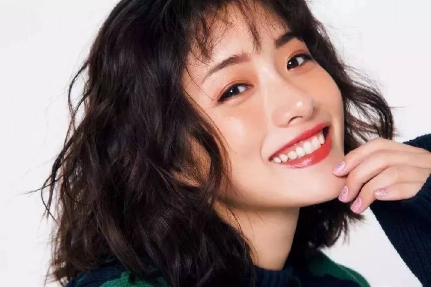 短发发型像微整形,40岁的瘦脸减龄发型短发