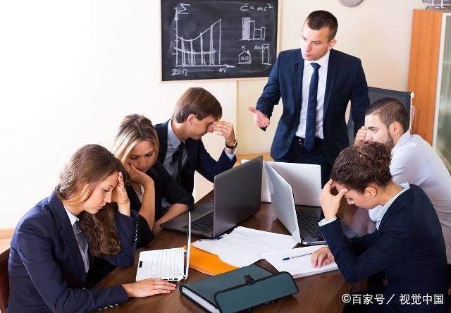 老板结婚同事随礼2000我随300,我结婚老板随礼1000我怎么回礼