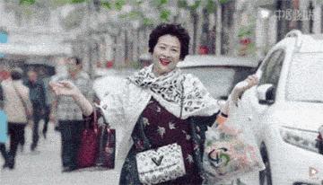 一条围巾引发狗血案,一条丝巾引发的案件