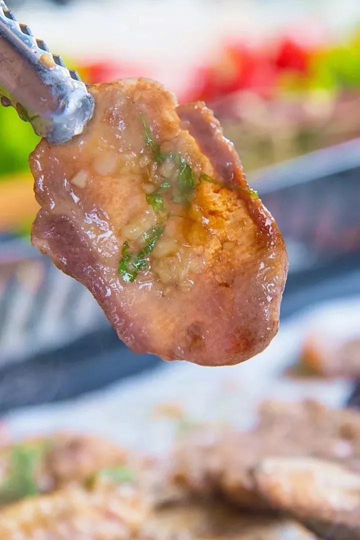 天津首家“皇后式任食”，澳洲牛肉、越南虎虾、鲜活鲍鱼放肆吃！