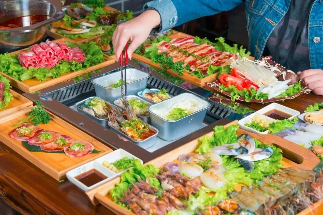 天津首家“皇后式任食”，澳洲牛肉、越南虎虾、鲜活鲍鱼放肆吃！