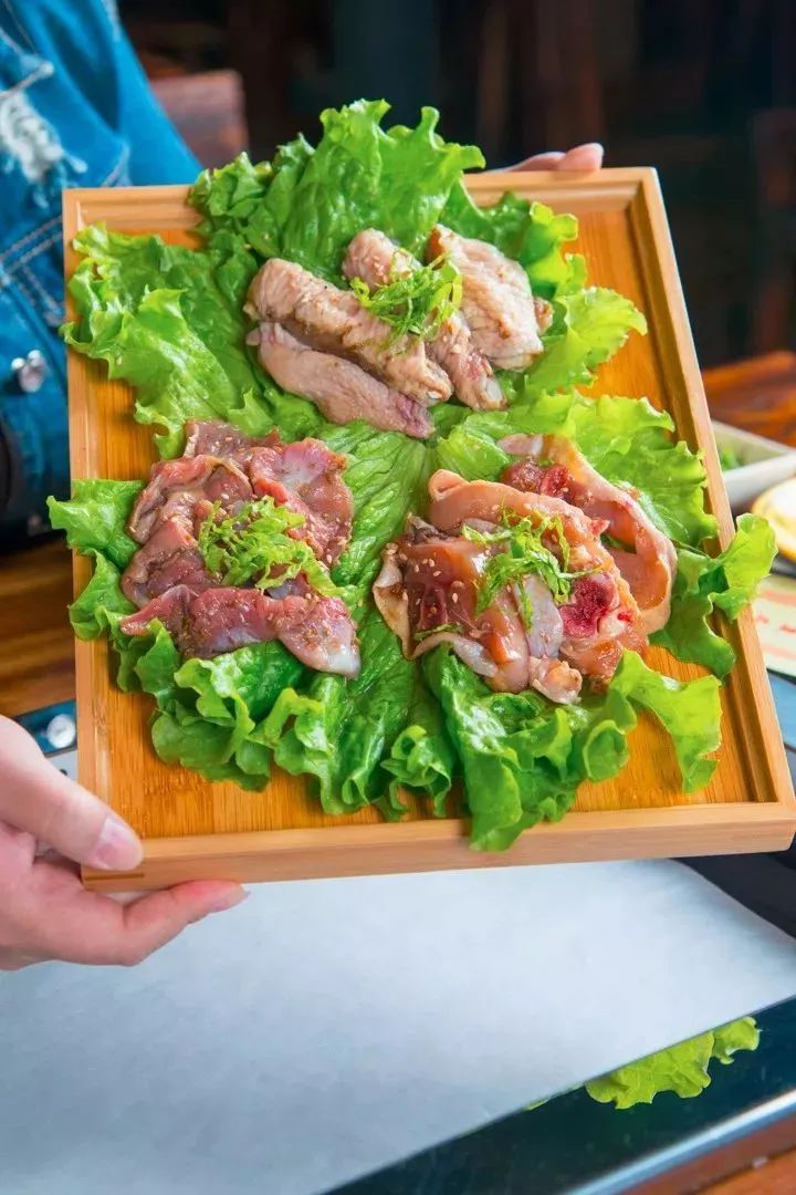 天津首家“皇后式任食”，澳洲牛肉、越南虎虾、鲜活鲍鱼放肆吃！