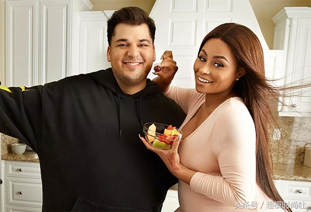 艳照全网热传!比大胸巨臀更牛逼的是她手撕卡戴珊家族的上位史