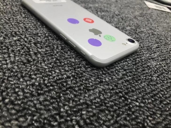 苹果7卡贴机值不值得入手 (苹果7国行卡贴机128g)