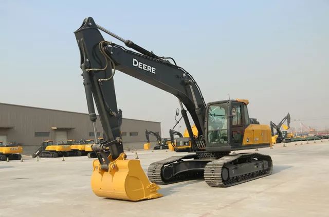 挖掘机液压油管漏油应急处理方案,液压油缸从小圆孔漏油什么毛病