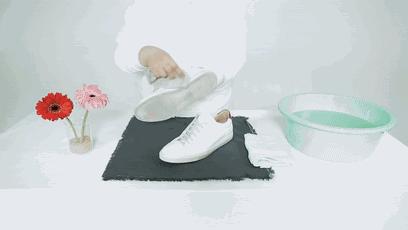 小白鞋发黄了别愁教你一招,小白鞋发黄咋也洗不白