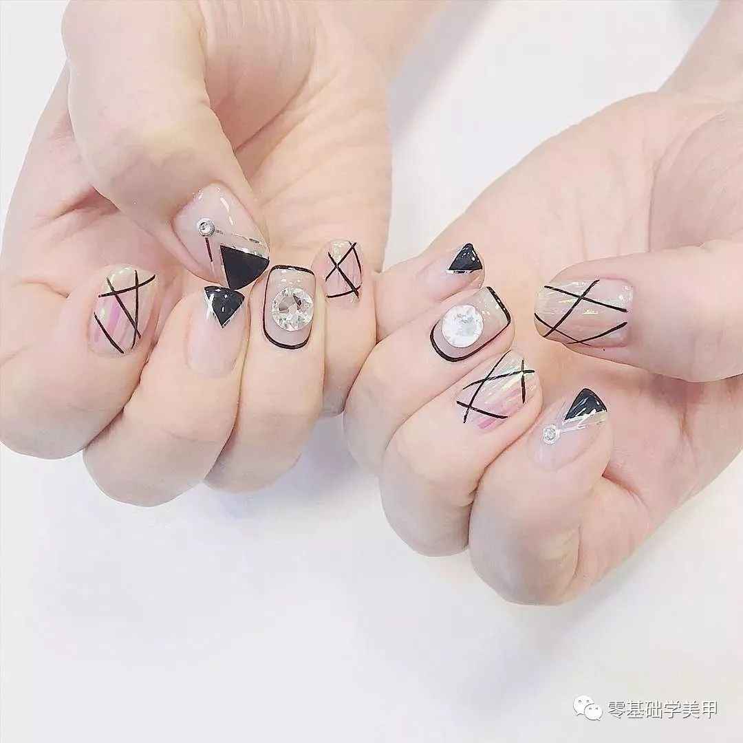 甲面过宽不贴甲片怎么美甲,甲面小的人适合什么形状的美甲