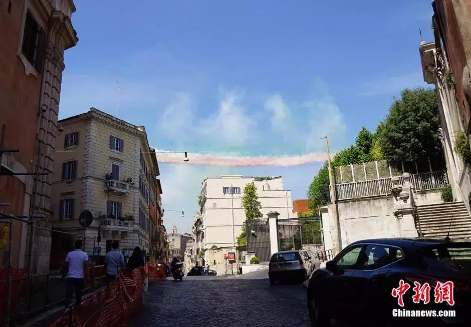 出卖自己的族裔？华裔女子向外媒揭露华人黑车司机，华人圈炸了！