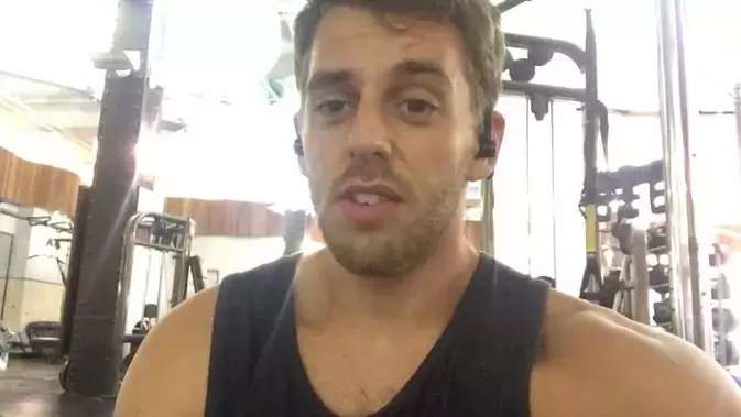 每天100个深蹲臀部变化,每天深蹲100个对臀部下垂效果