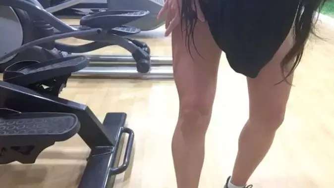 每天100个深蹲臀部变化,每天深蹲100个对臀部下垂效果