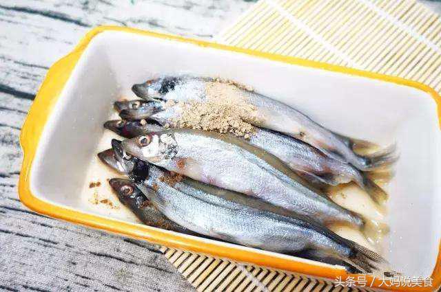 多春鱼的煎制方法,无油煎多春鱼
