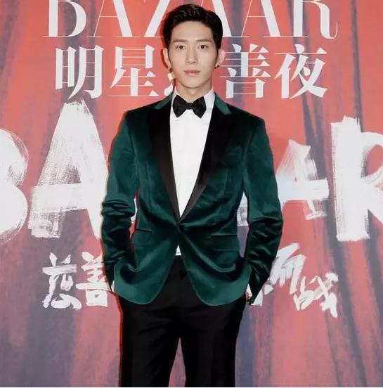 加拿大生,住伦敦,意大利成名，麦当娜找他们设计了150套衣服