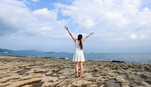 新婚夜我主动与老公房事,可他紧紧握住下身,扯开手后我疯了