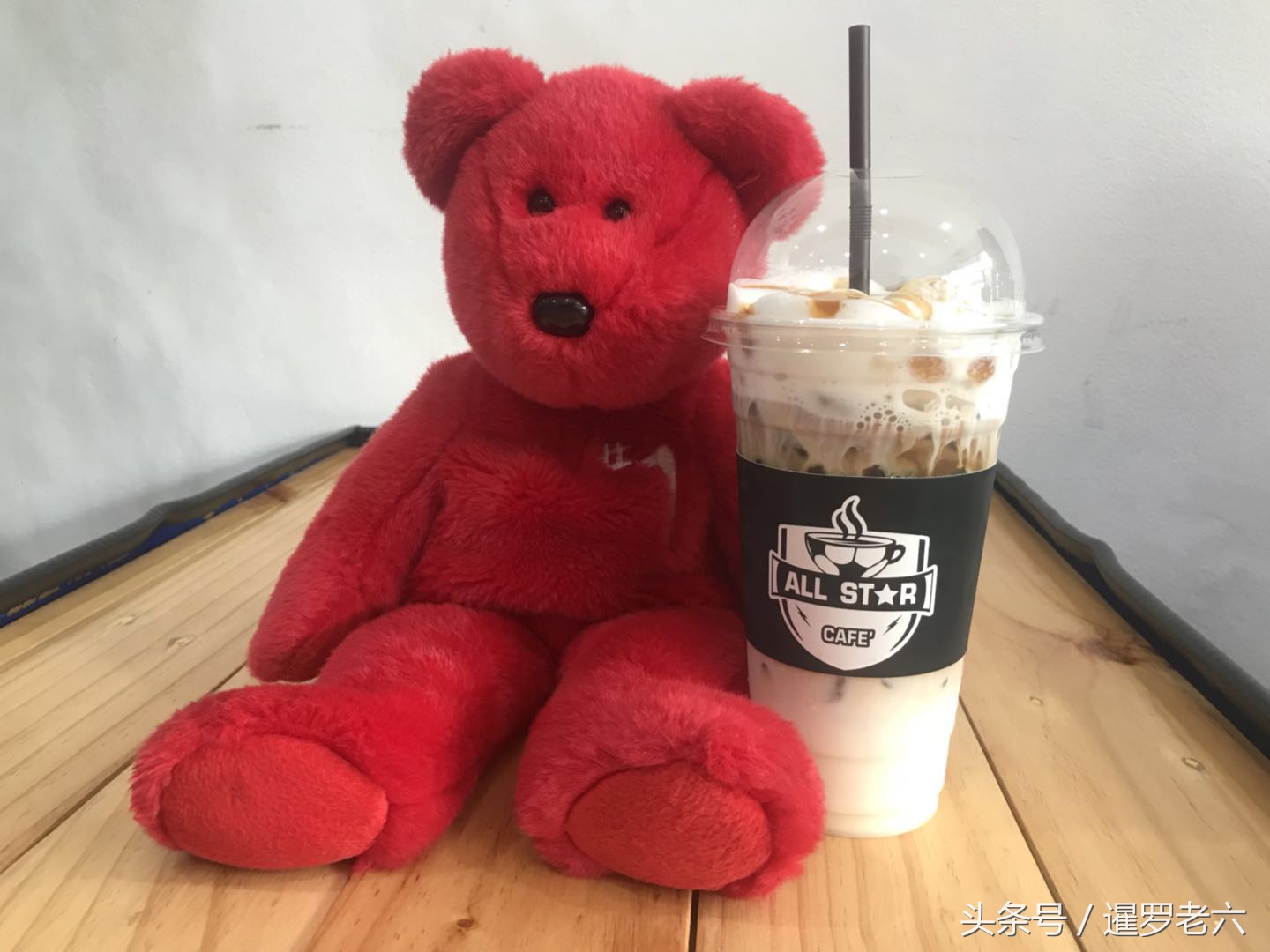 感受一下曼谷“武里南AllStar咖啡馆”，饮品便宜，足球氛围好！