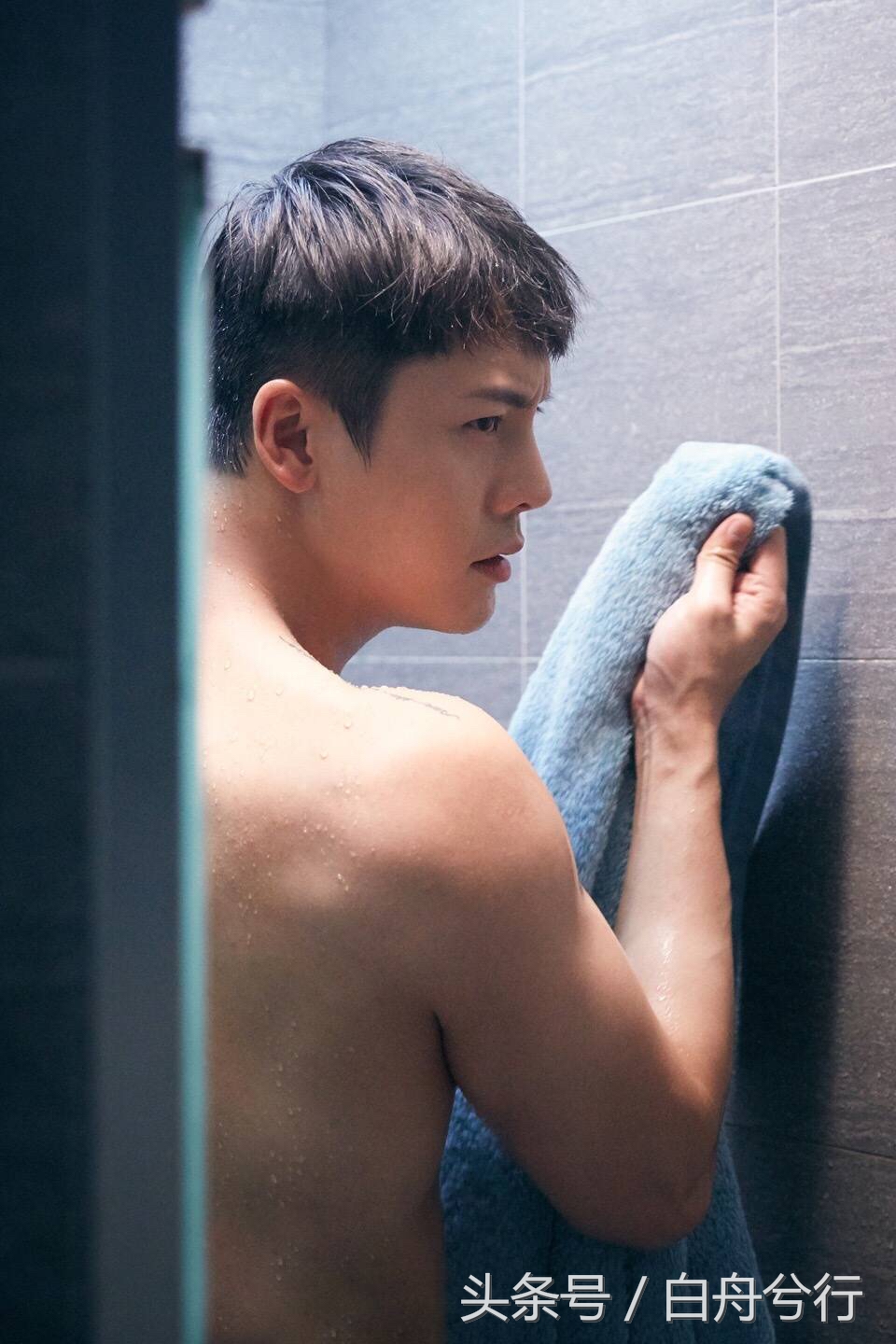 陈伟霆的女皇搓澡忙 陈怼怼大喝：秃噜皮啦 有意思吗？