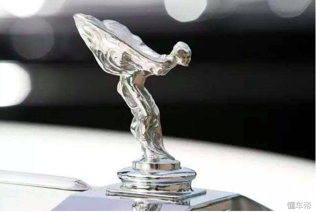 奔驰最贵的迈巴赫车标,公认奔驰最漂亮的车标