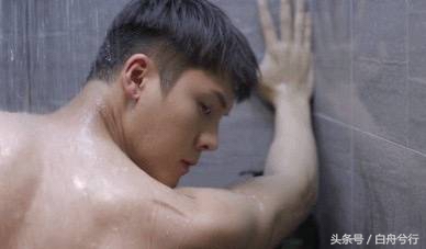 陈伟霆的女皇搓澡忙 陈怼怼大喝：秃噜皮啦 有意思吗？