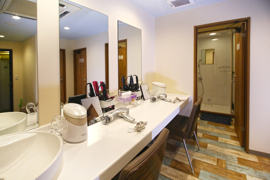 日本风格网吧,日本网吧有中文漫画吗