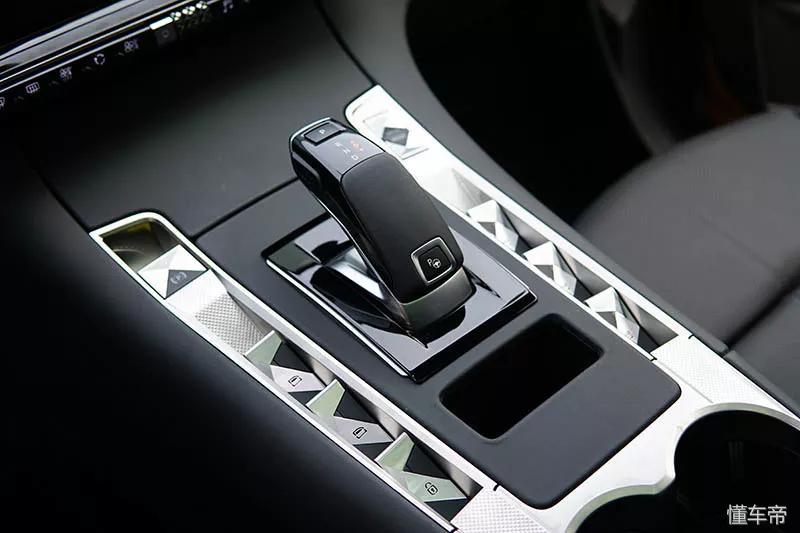 未来感十足新款ds7全球首发亮相,设计为王人性为先试驾国产ds7