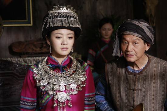 白发老妇被揭穿真面目,白发老妇为什么突然被揭穿