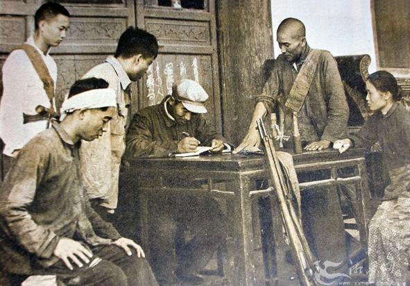 白发老妇被揭穿真面目,白发老妇为什么突然被揭穿