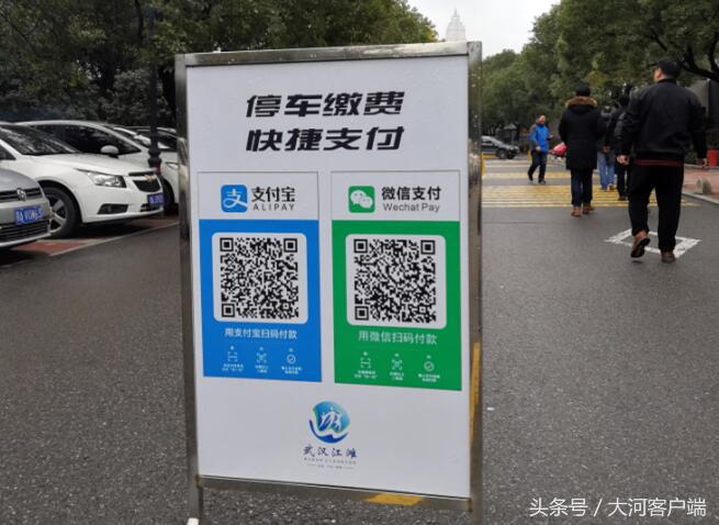 记者暗访天桥停车乱收费,郑州停车收费乱象