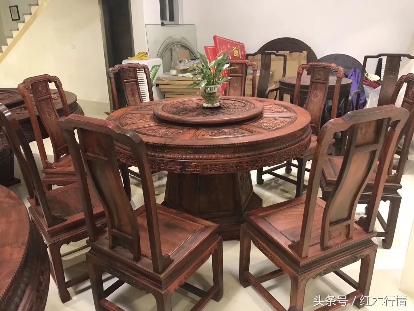 最流行的红木餐桌,哪种红木餐桌最实用好看