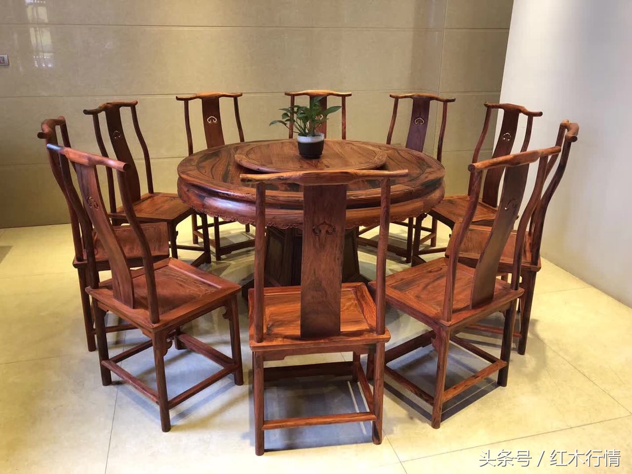 最流行的红木餐桌,哪种红木餐桌最实用好看