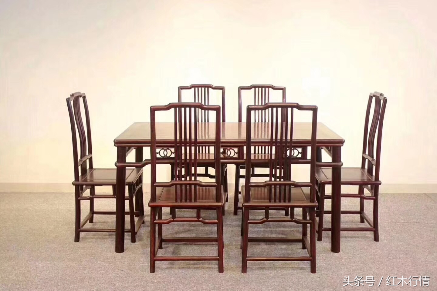 最流行的红木餐桌,哪种红木餐桌最实用好看