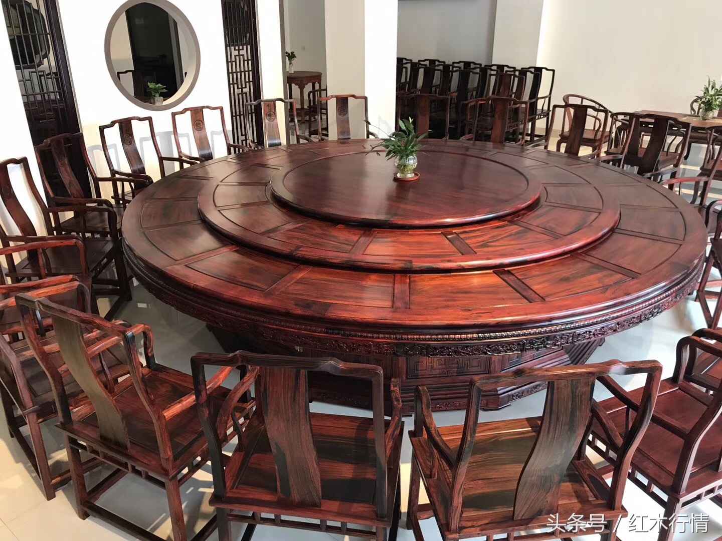 最流行的红木餐桌,哪种红木餐桌最实用好看