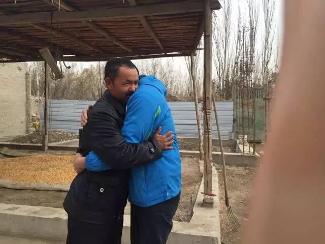 爱超越语言——北京志愿者在*疆新**的慈善活动感动人心