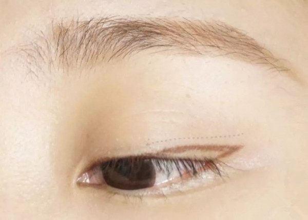 单眼皮怎么画眼线伪素颜,单眼皮怎么画眼线呢素颜