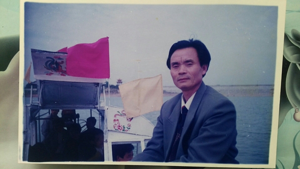 难舍的一段情缘,难舍的那一份情缘原唱