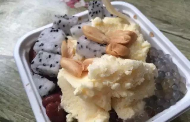 听说这是一家帅哥开了10+年的烧仙草老店