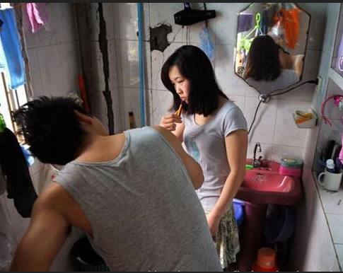 女朋友脚踏两条船怎么陪她玩,发现女朋友脚踏两条船怎么要钱