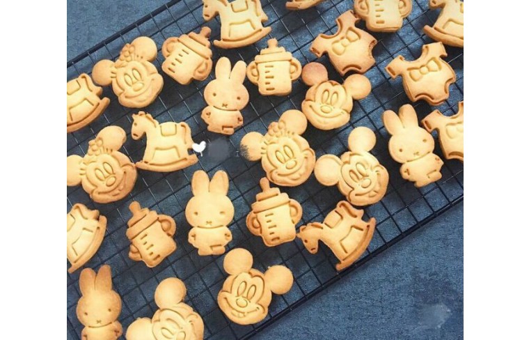 新生儿坐安全座椅抗拒吗,让宝宝坐安全座椅的好处