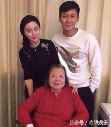 好莱坞女王恋上运动鞋王子，明星公布恋情前都有什么套路？