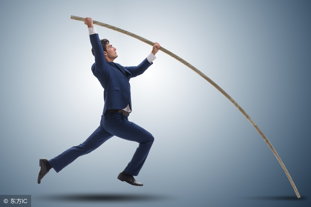 望着我两鬓早生的白发，老婆说：“辞就辞了吧，你也该歇歇了。”