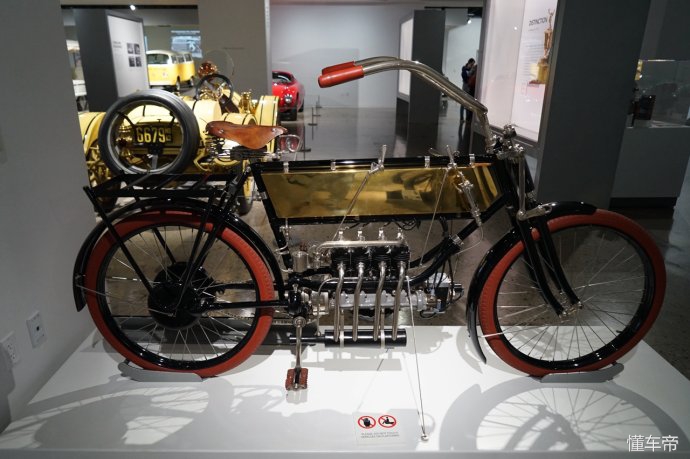 汽车博物馆带你了解蝙蝠侠战车,汽车博物馆蝙蝠侠战车