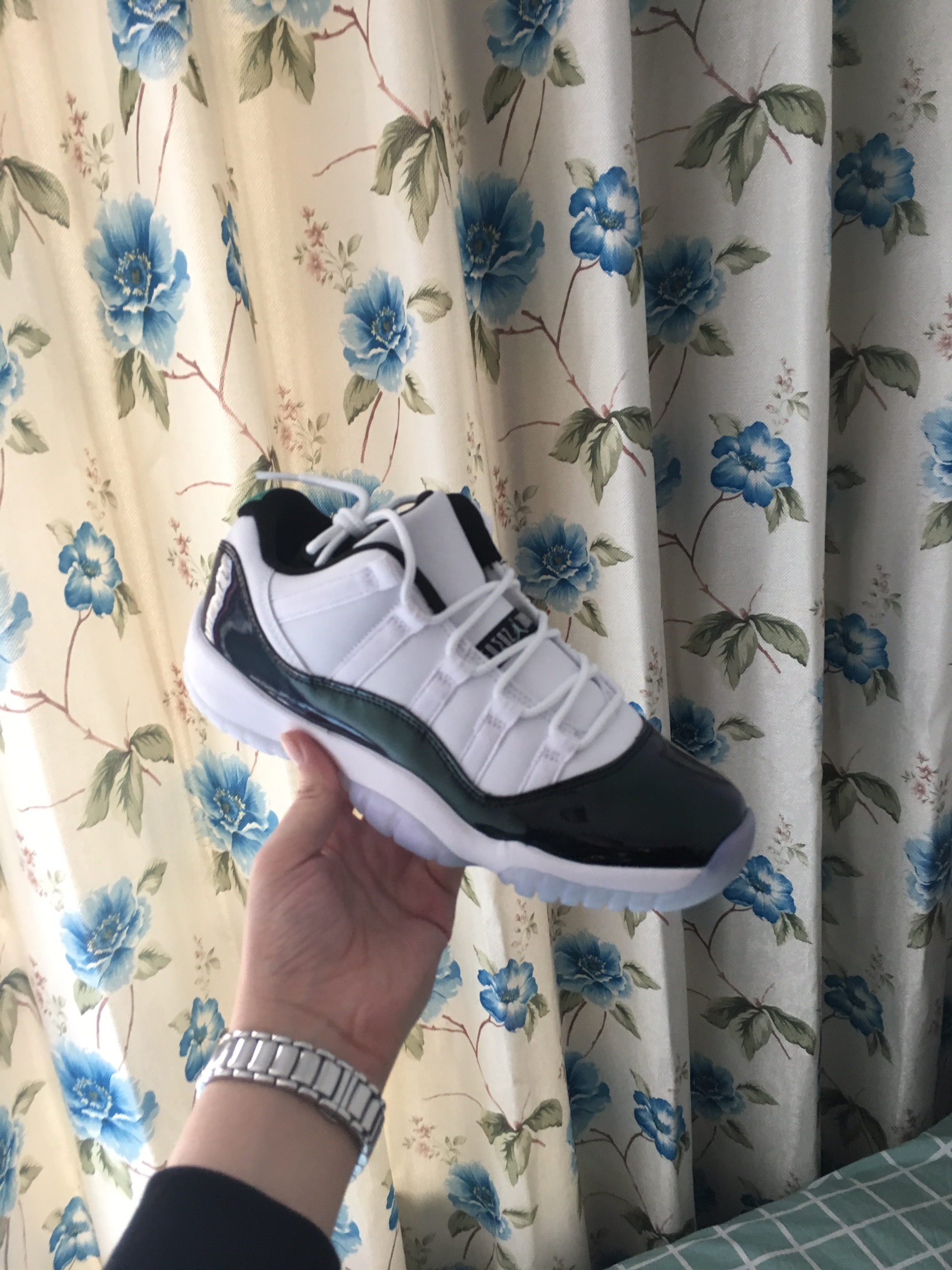 球鞋aj11变色龙复活节灰,aj11复活节鉴别方法