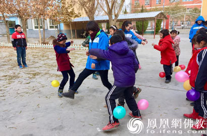 大爱超越语言:北京仁爱志愿者*疆新**慈善行动纪实