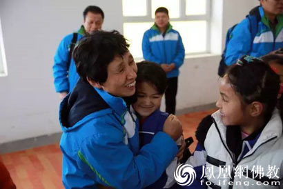 大爱超越语言:北京仁爱志愿者*疆新**慈善行动纪实