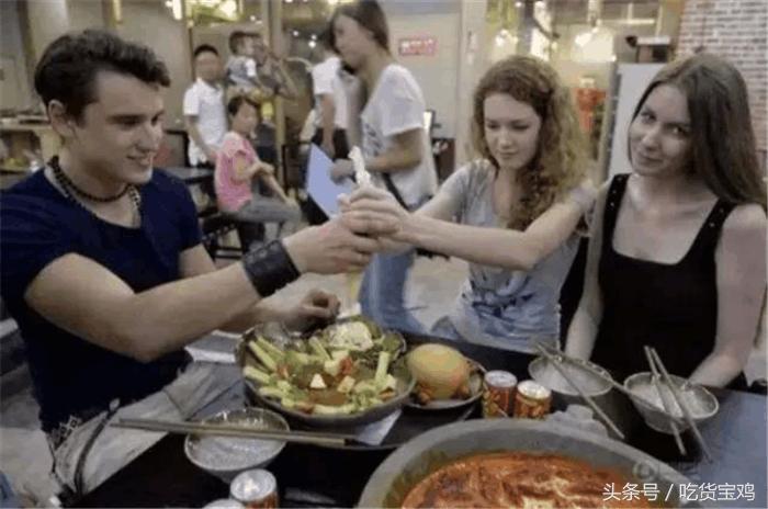 老外是怎样评价中国的火锅,你们觉得火锅涮什么好吃