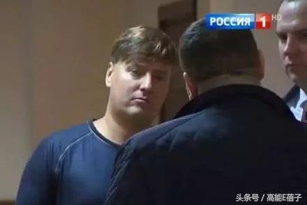 “海豚音王子”维塔斯因打乌鸦被拘留，网友却把注意力放到他脸上