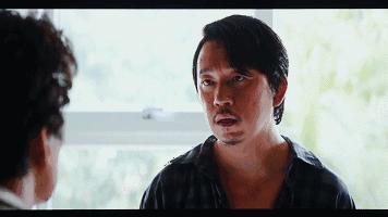 “海豚音王子”维塔斯因打乌鸦被拘留，网友却把注意力放到他脸上