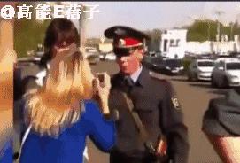 “海豚音王子”维塔斯因打乌鸦被拘留，网友却把注意力放到他脸上